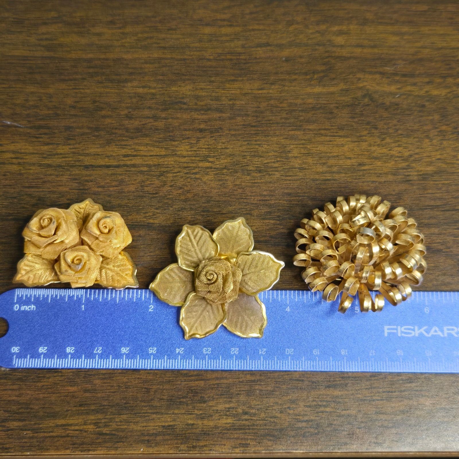 Vintage Vintage Crown Trifari Style Gold Tone Flower Brooch Set Size ONE SIZE - 8 Thumbnail