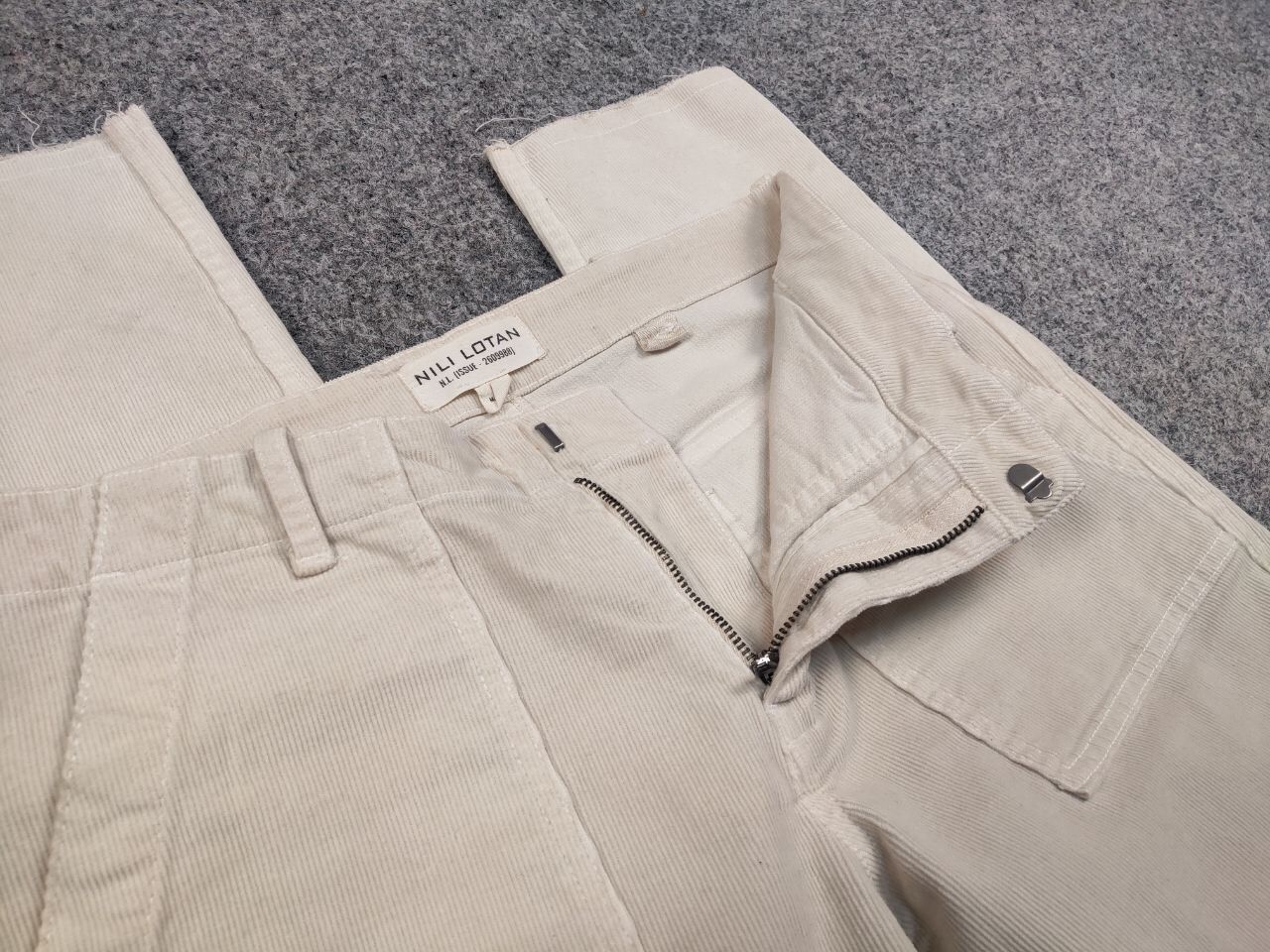 Nili Lotan Nili lotan Design Classic Trouser Corduroy Beige Pants Size 25" / US 0 / IT 36 - 7 Thumbnail