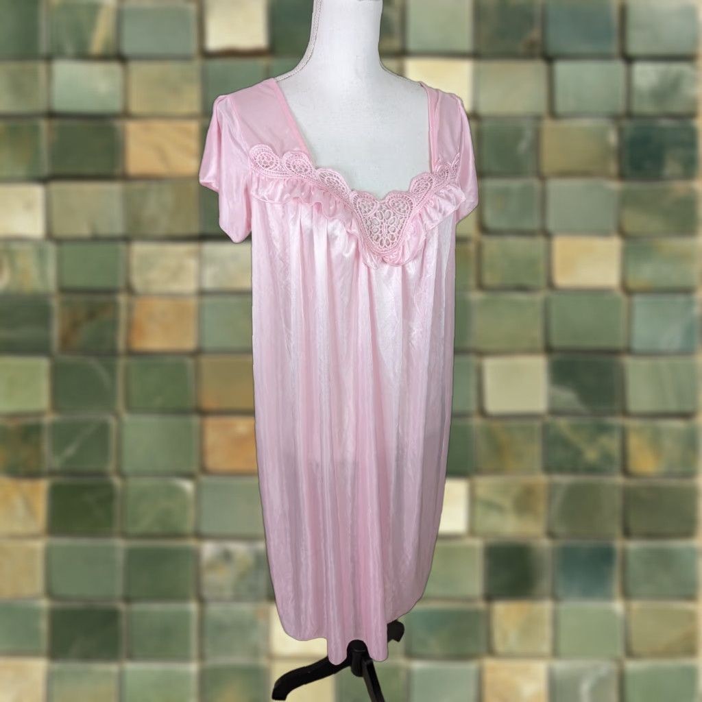 Vintage VINTAGE Nightgown Women Medium Pink Satin Gown Lingerie Sexy Dress 90s D2S Shark? Size M / US 6-8 / IT 42-44 - 1 Thumbnail