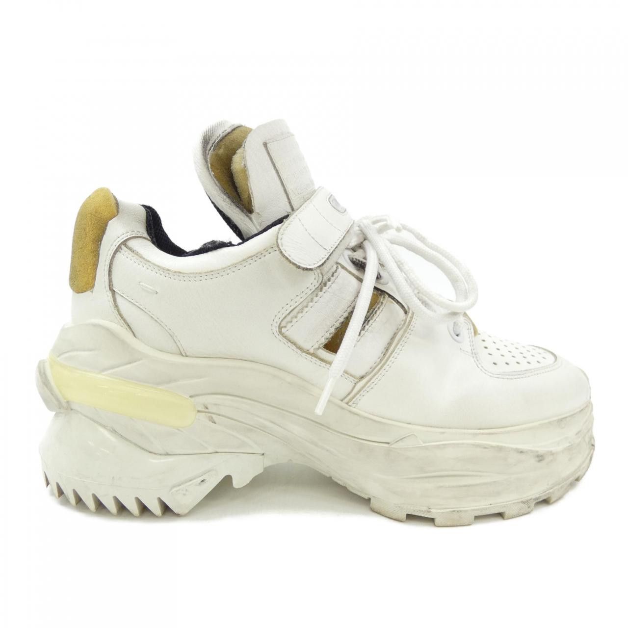 Maison Margiela Maison Martin Margiela Cream #9 book 912 pages