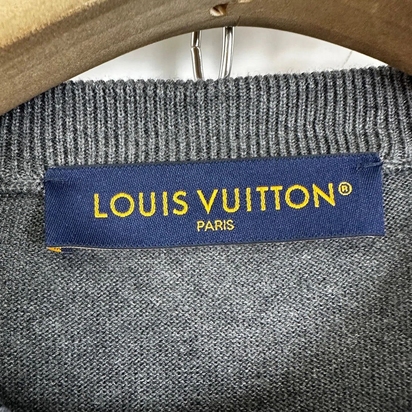 Louis Vuitton Louis Vuitton Gray Dog Paw Knit Tee. Size US S / EU 44-46 / 1 - 4 Thumbnail