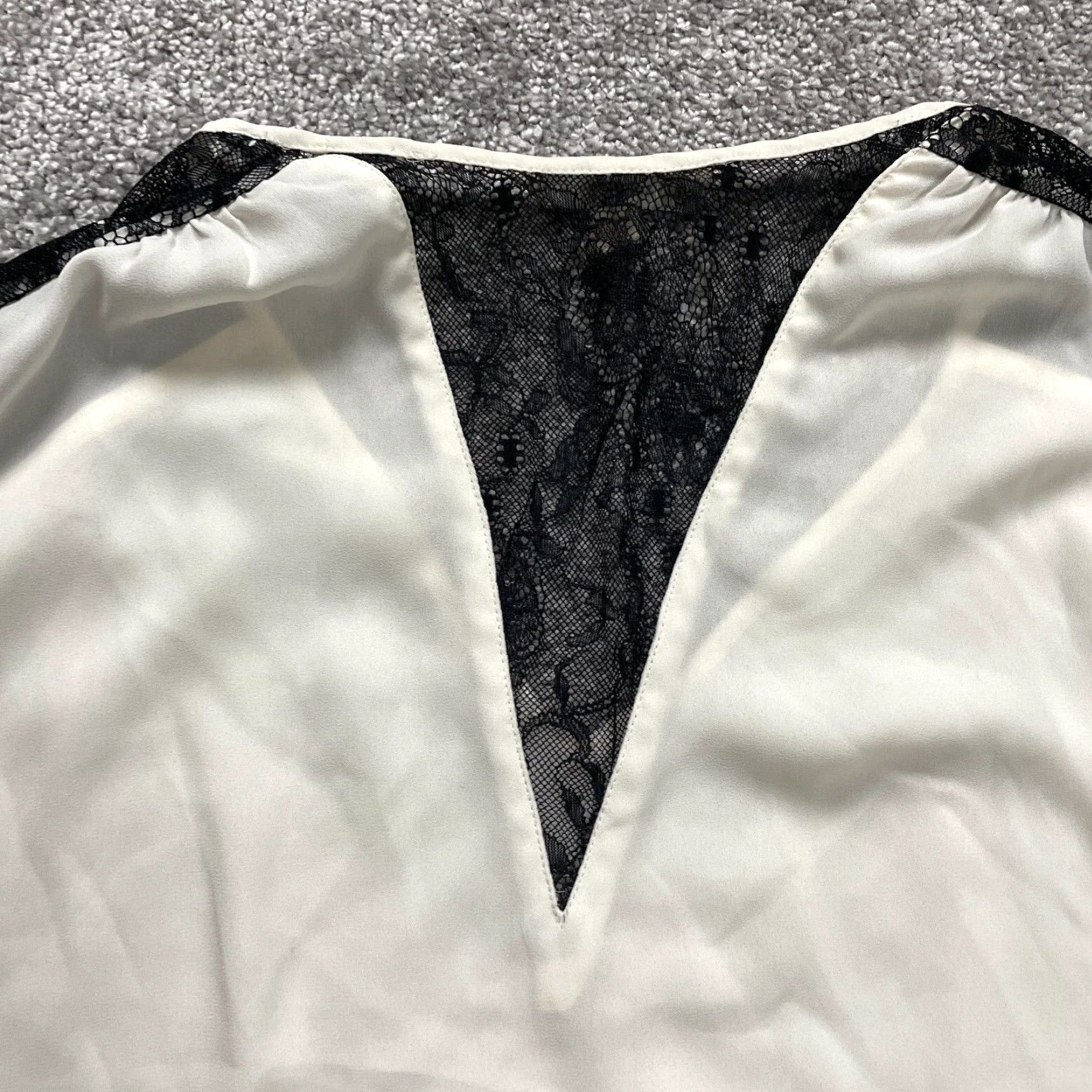 Banana Republic Banana Republic Tank Top Womens PXS White Lace V-Neck Sleeveless Blouse Size XS / US 0-2 / IT 36-38 - 4 Thumbnail