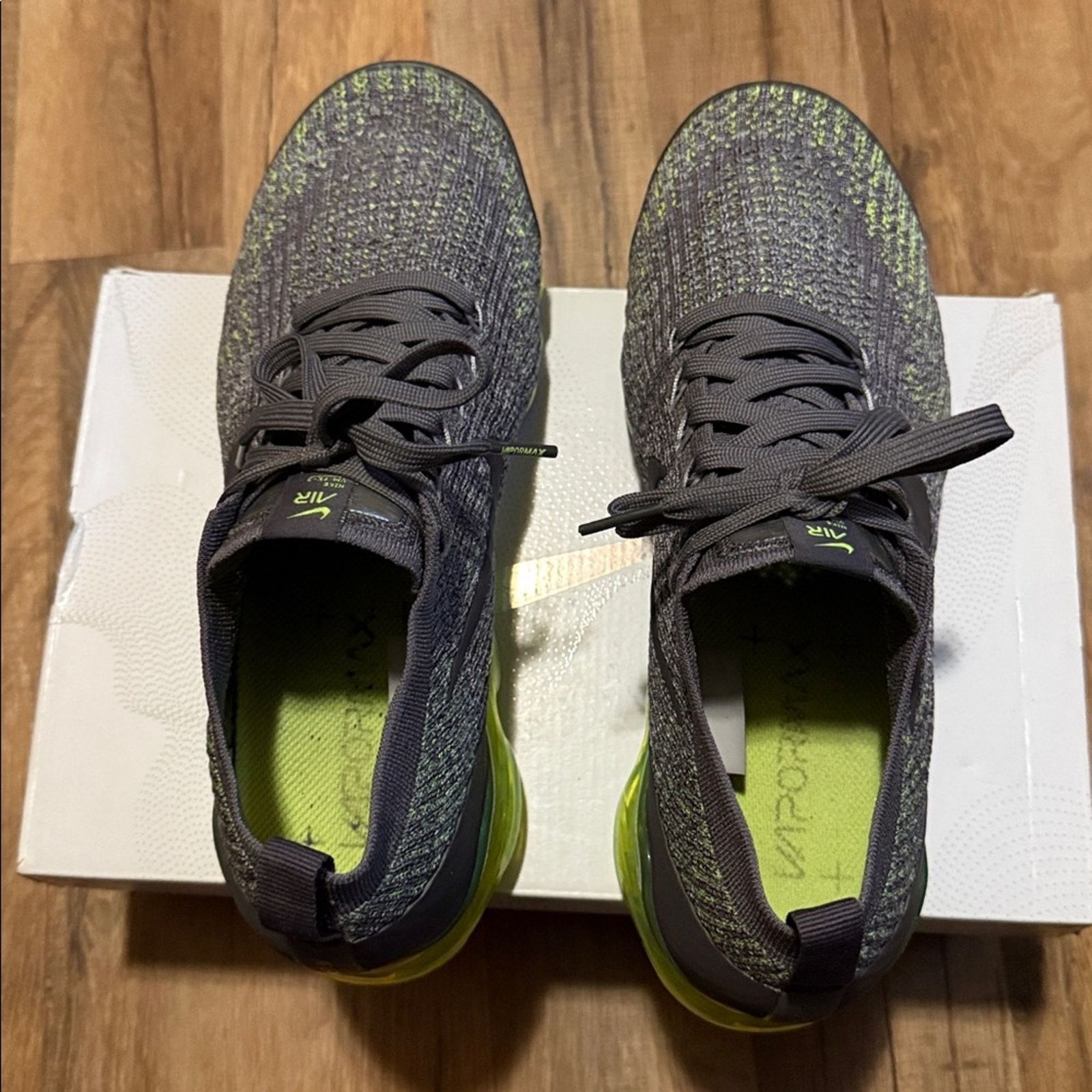 Nike 2019 Nike Air Vapormax Flyknit 3 Gunsmoke Thunder Grey Volt Size US 9.5 / EU 42-43 - 3 Thumbnail