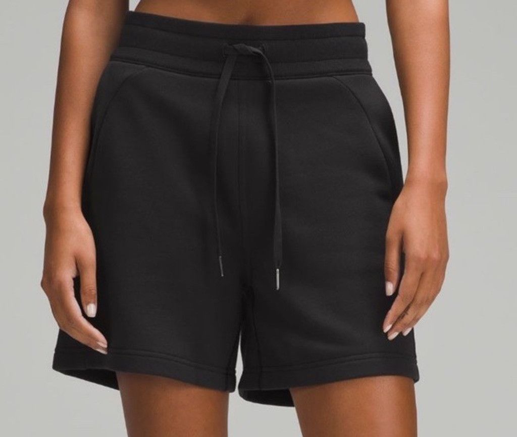 Lululemon LULULEMON SCUBA HIGH RISE SHORT 5” BLACK COLOR SIZE 4 NWT Size 27" / US 4 / IT 40 - 5 Thumbnail