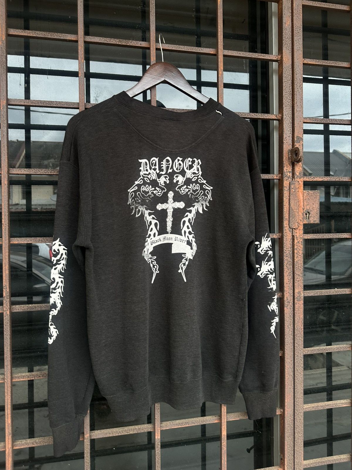 Vintage Vintage Black Moon River Faded Crewneck Size US S / EU 44-46 / 1 - 3 Thumbnail