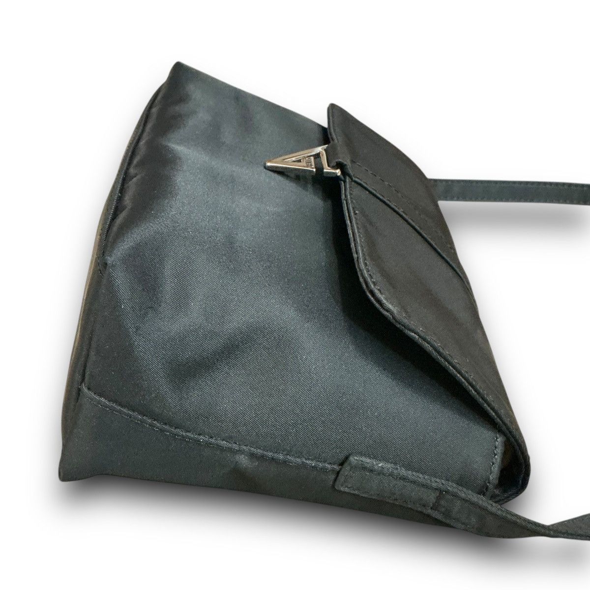 Guess Y2K Vintage Guess Black Nylon Crossbody Handbag Purse Size ONE SIZE - 6 Thumbnail