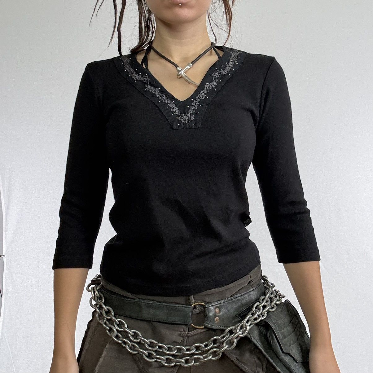 Other Black embellished V-neck top subtle gothic minimalist piece Size S / US 4 / IT 40 - 2 Thumbnail