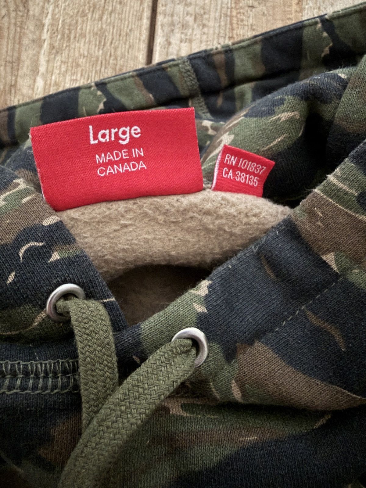 Supreme Supreme Tiger Camo Small Bo Logo Hoodie Size US L / EU 52-54 / 3 - 4 Thumbnail