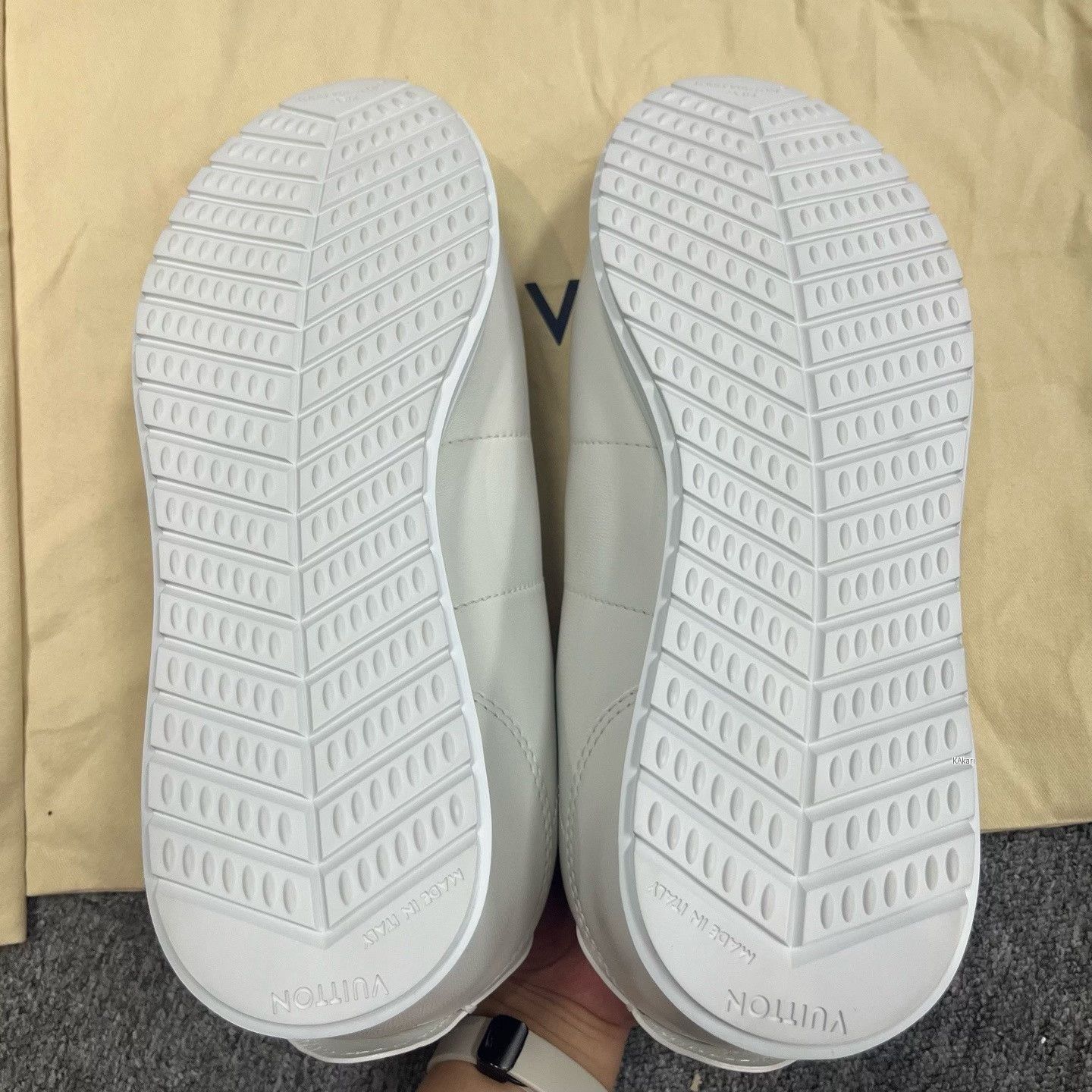 Louis Vuitton Louis Vuitton 25 White Pattern Embossed Low-Top Shoes Size US 10.5 / EU 43-44 - 4 Thumbnail