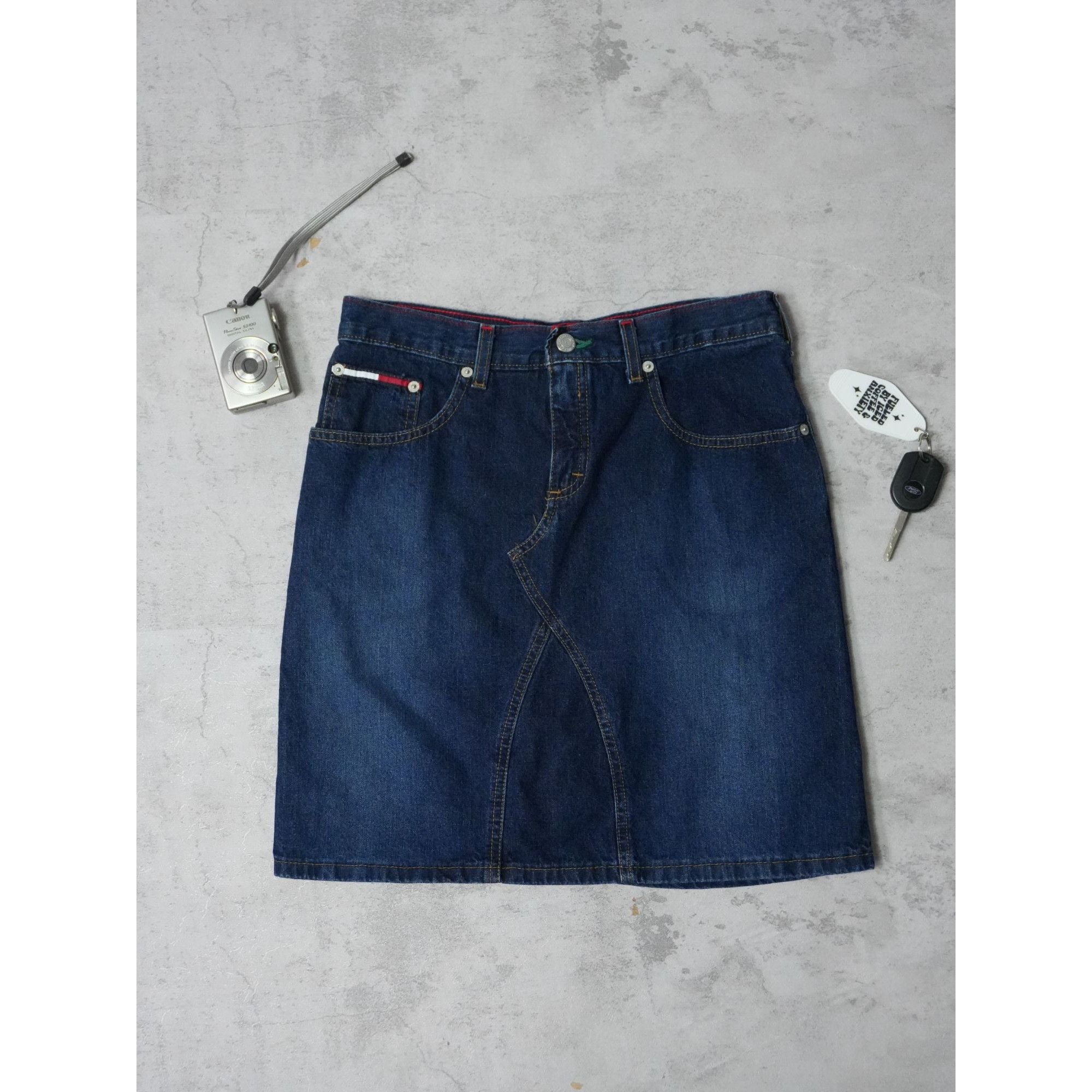 Tommy Hilfiger Vintage 90s Tommy Hilfiger Dark Denim Skirt Size 30" / US 8 / IT 44 - 1 Thumbnail