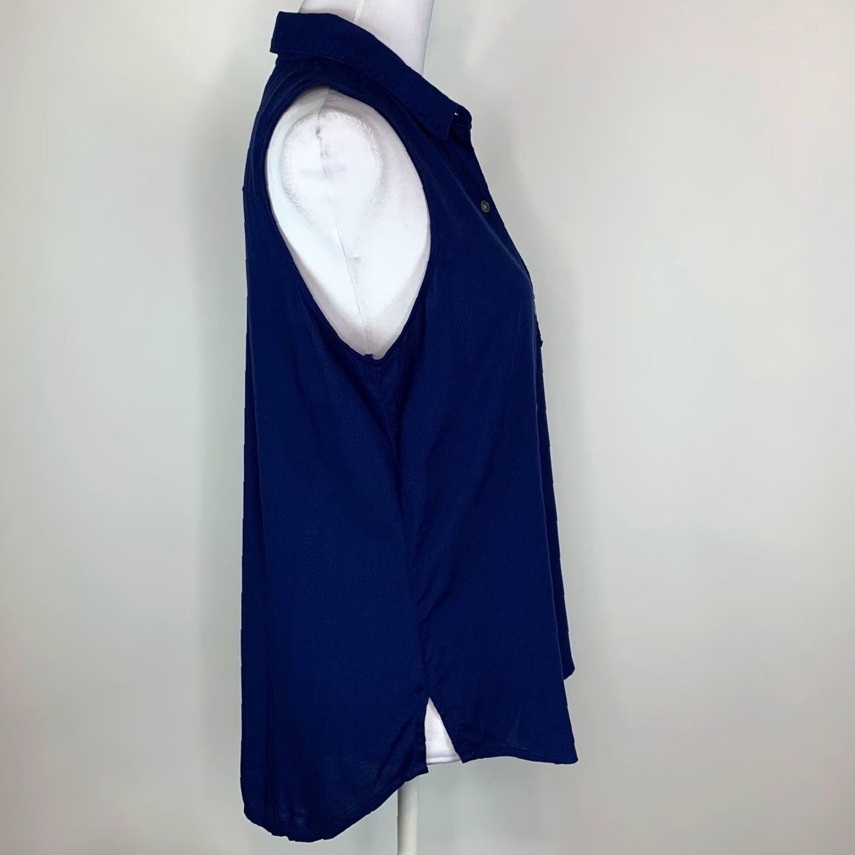 Vintage SO So Perfect Shirt Womens M Button-Up Sleeveless Dark Blue Relaxed 100% Rayon Size M / US 6-8 / IT 42-44 - 3 Thumbnail