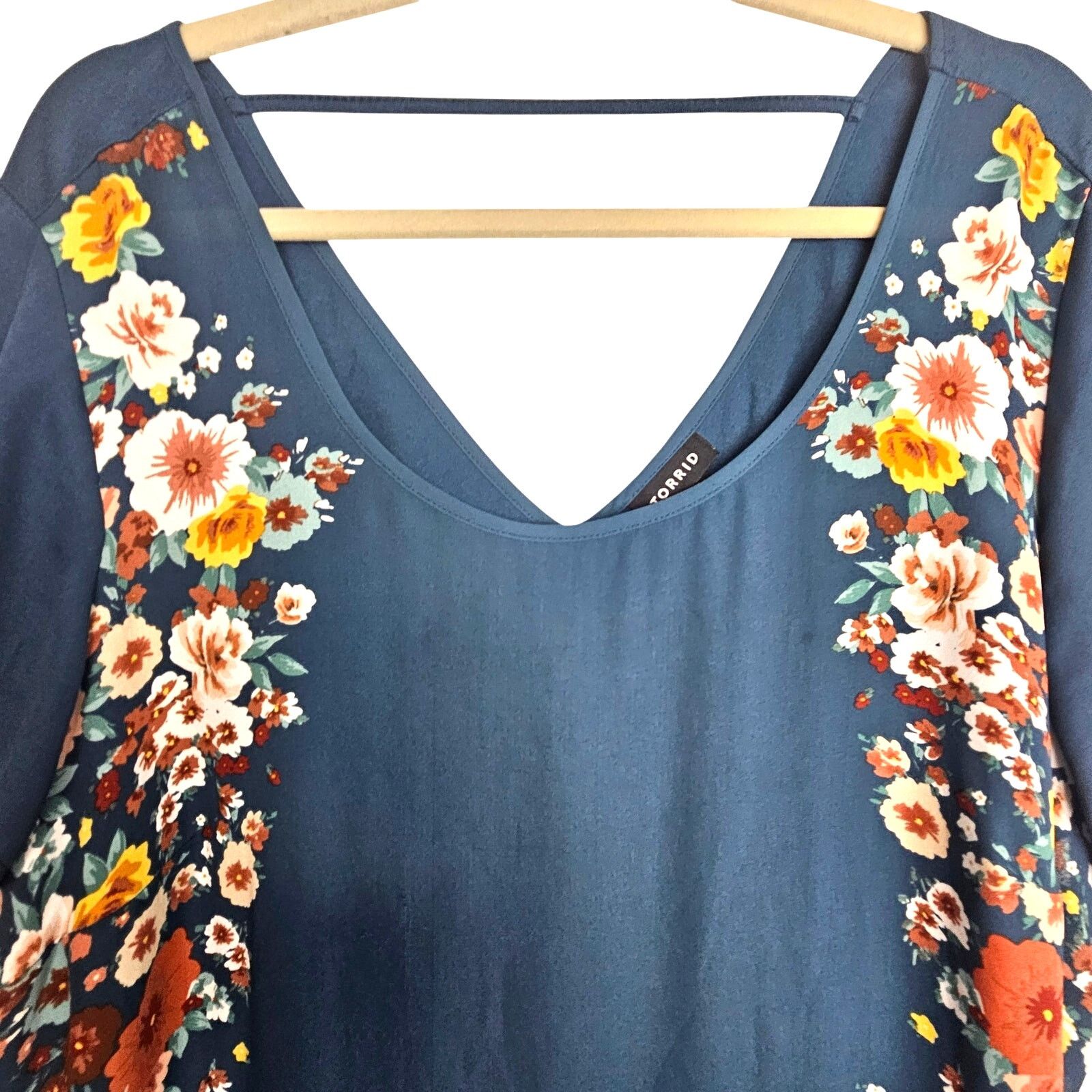 Corridor Torrid Floral V-Neck Top Plus Size 1X Romantic Feminine Size XL / US 12-14 / IT 48-50 - 2 Thumbnail
