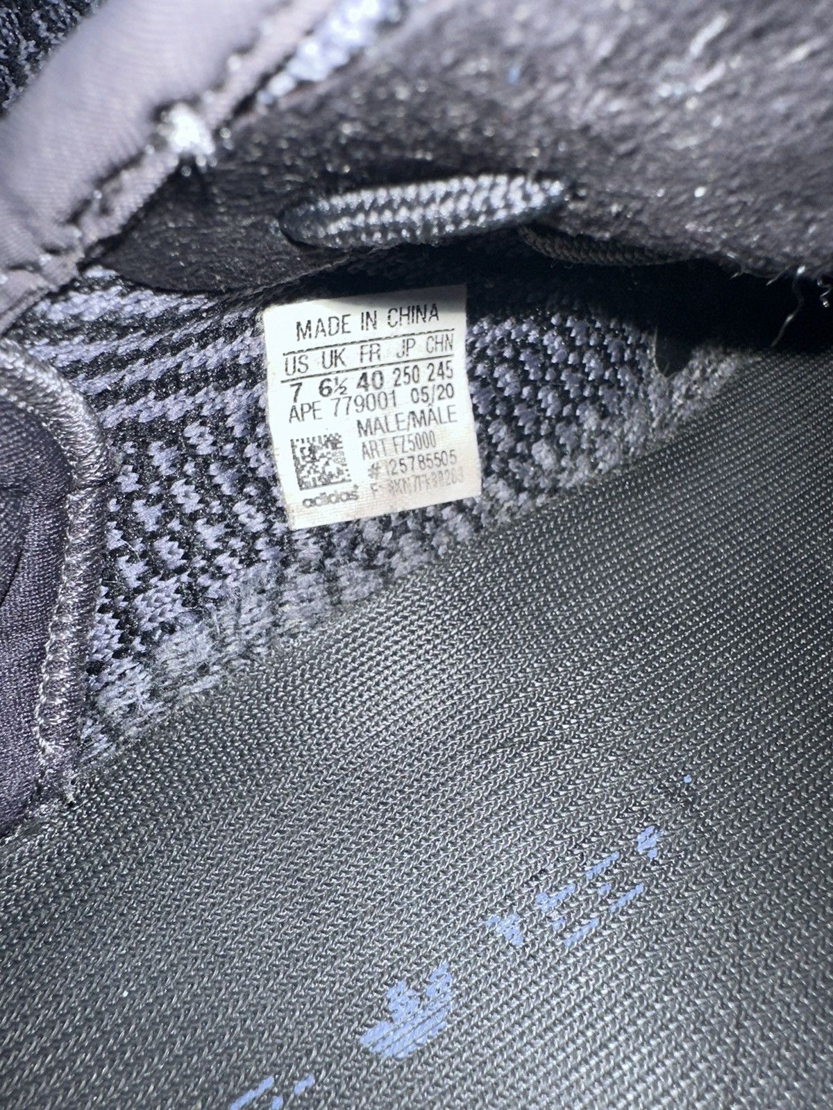 Yeezy ADIDAS YEEZY BOOST 350 V2 CARBON SIZE 7 Size US 7 / EU 40 - 4 Thumbnail
