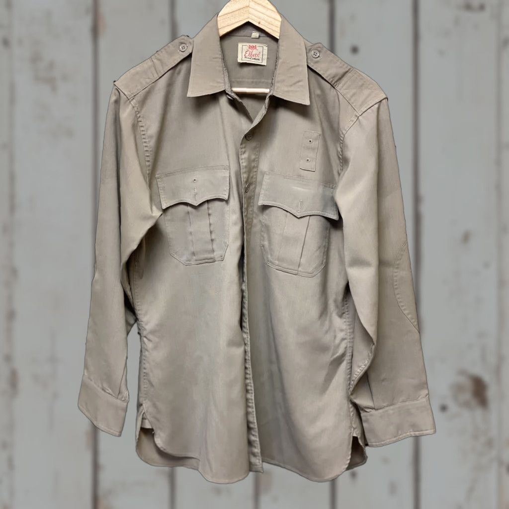 Vintage VINTAGE Elbeco Shirt Work Uniform Button Down Mens Tan Cop Top 16 34 16 Polyester Tan Workwear Mens Size US L / EU 52-54 / 3 - 1 Thumbnail