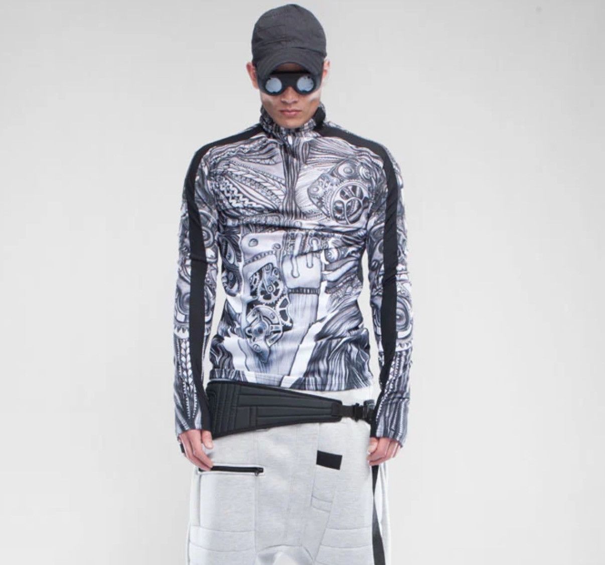 Demobaza Archive Piece TOP EHEIE Size US S / EU 44-46 / 1 - 1 Thumbnail