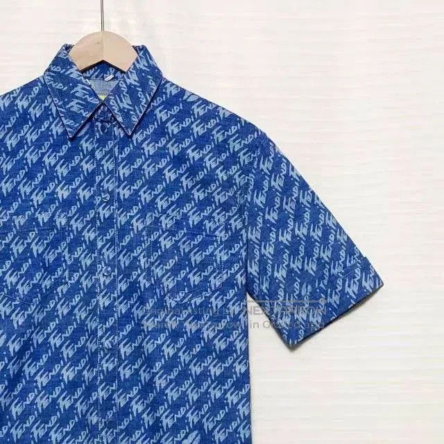 Fendi FENDI SS22 Geometric Print Short Sleeve Shirt. Size S / US 4 / IT 40 - 3 Thumbnail