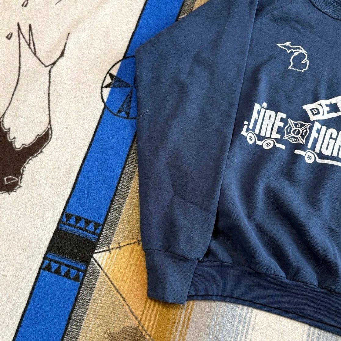 Fruit Of The Loom VINTAGE Detroit Firefighters Crewneck Sweatshirt XL Men Blue 90s Sweatshirt Pullover Crew Neck with Minor Marks Size US XL / EU 56 / 4 - 6 Thumbnail