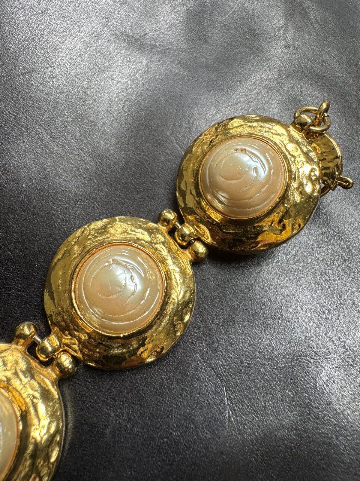 Jewelry × Vintage × Yves Saint Laurent VTG 1980s YSL BY ROBERT GOOSSENS ATLAS GOLD TONE BRACELET Size ONE SIZE - 8 Thumbnail