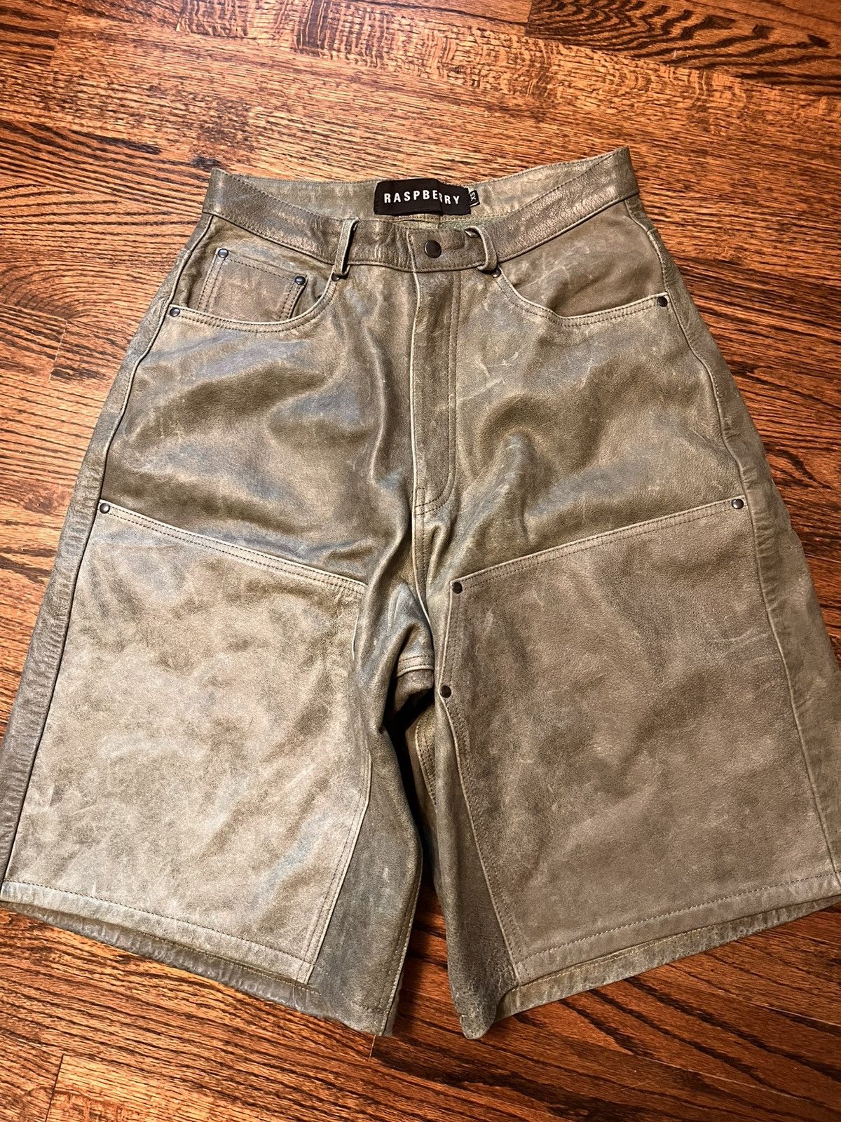The GV Gallery Green Leather Shorts Size US 32 / EU 48 - 2 Thumbnail