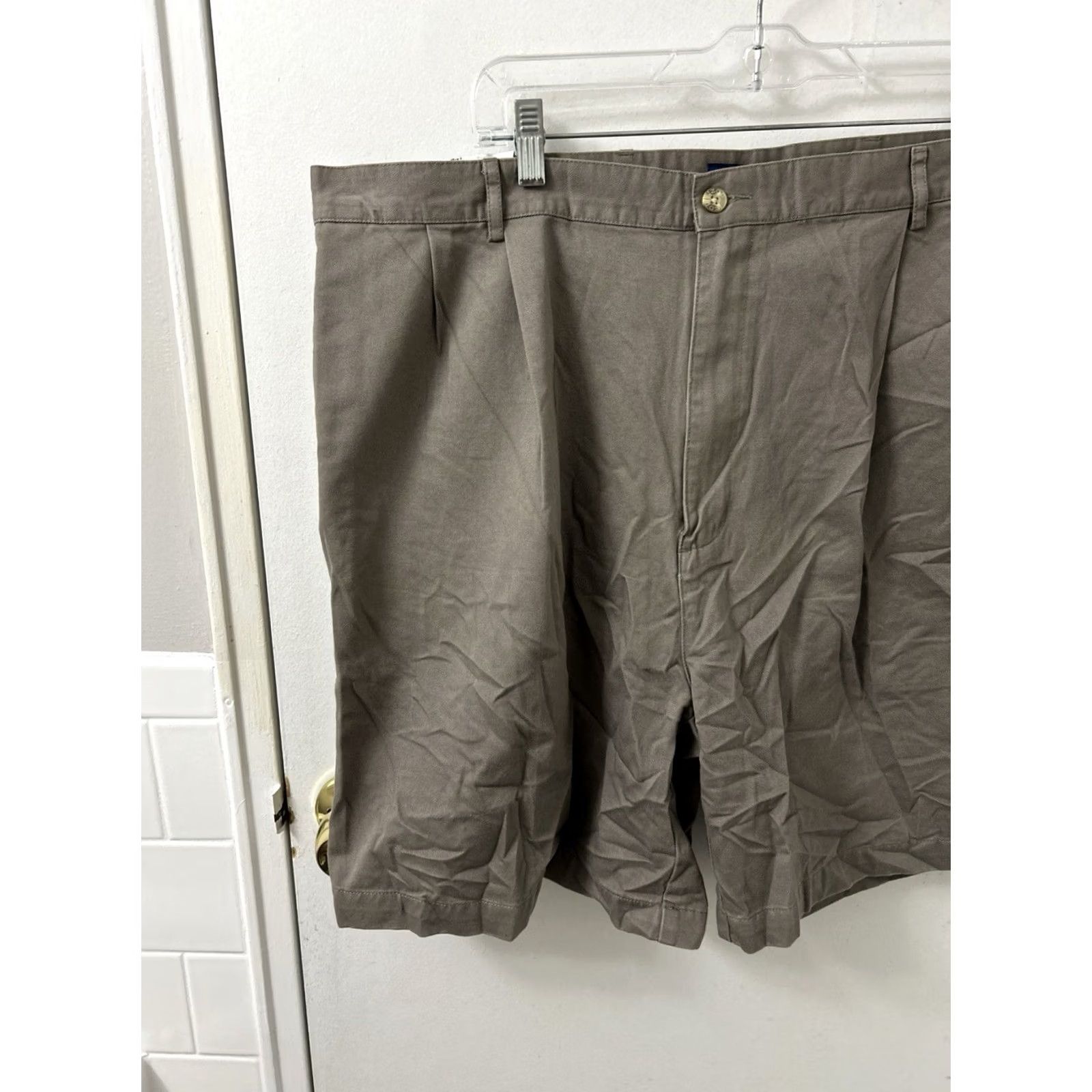 Izod IZOD Saltwater Chino Shorts Mens 42 Khaki Brown 100% Cotton Pleated NWT Front Zip Pockets Summer 7" Casual Regular Size US 42 / EU 58 - 6 Thumbnail