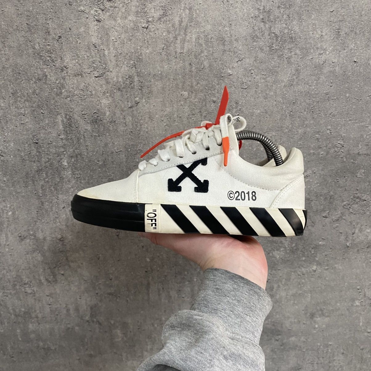 Off-White Off-White Vulcanized Low Sneakers Size US 8 / IT 38 - 8 Thumbnail