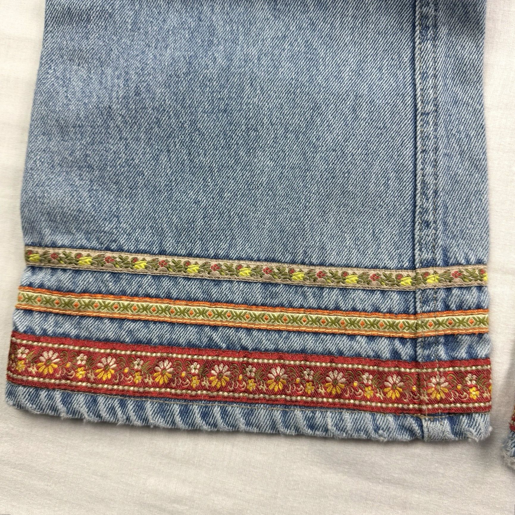 Vintage VINTAGE No Boundaries Jeans Bootcut Womens 5 Blue Floral Embroidered 90s Bohemian Flower Hippie Y2K Girls/Mens? Size 27" / US 4 / IT 40 - 4 Thumbnail