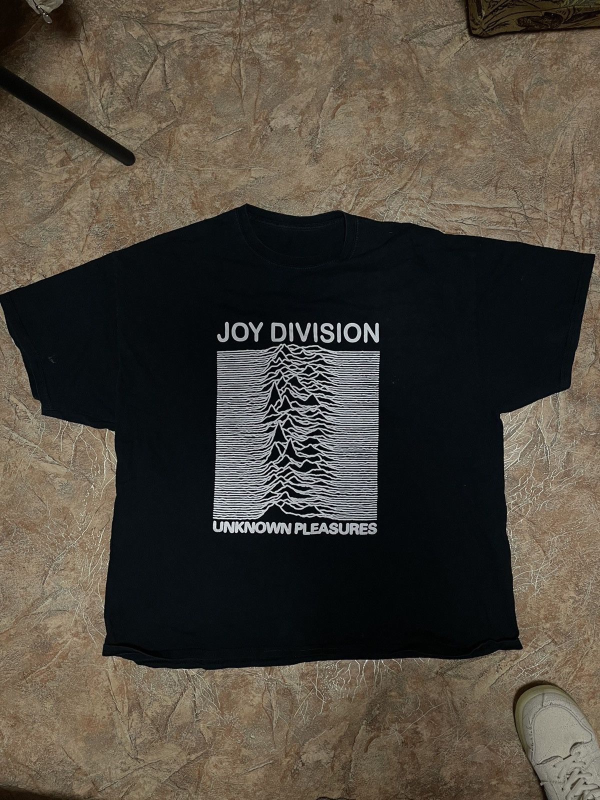 Band Tees Vintage Joy Divivsion T Shirt Rock Tee Y2K UNKNOWN PLEASURES Size US XL / EU 56 / 4 - 11 Thumbnail