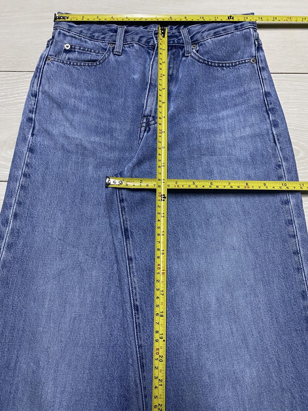 Uniqlo Vintage Uniqlo Light Wash Baggy Jeans Size US 27 - 11 Thumbnail