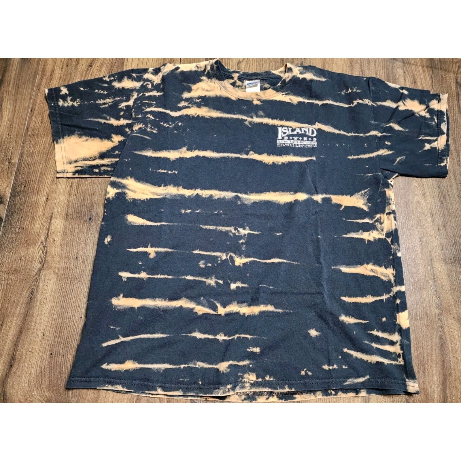 Gildan VINTAGE Gildan Mens XL T-Shirt Black Bleach Light District Outer Banks NC Distressed Short Sleeve Crew Neck Size US XL / EU 56 / 4 - 5 Thumbnail