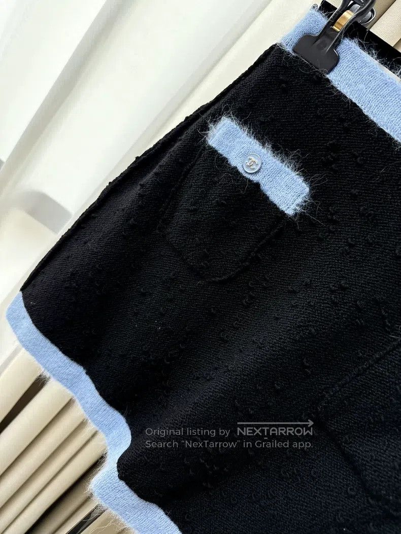 Chanel Chanel 24B blue and black colour block two-pocket wool ski Size 24" / US 00 / IT 34 - 2 Thumbnail