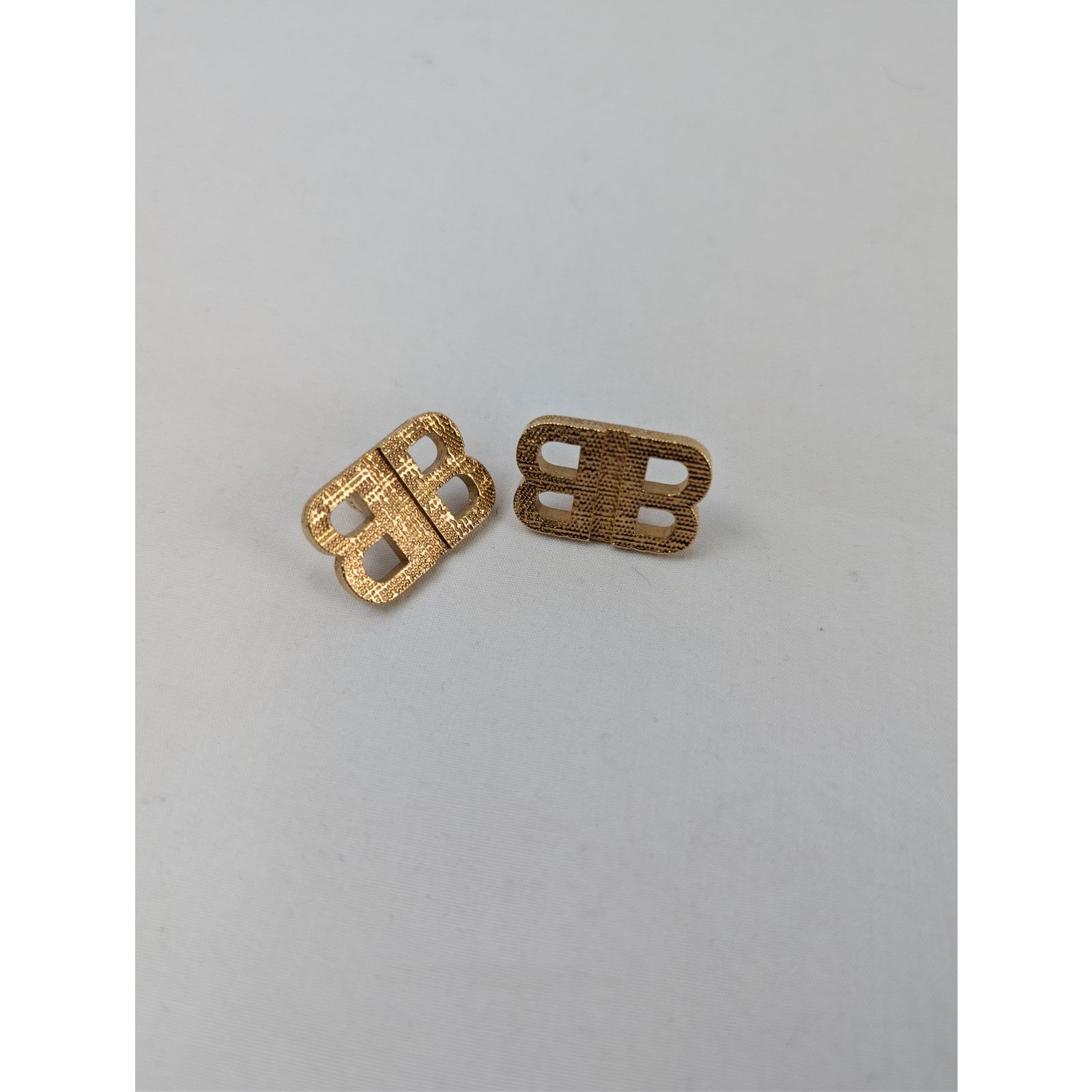 Balenciaga o1rshd1 Size: OS / BB Textured Earrings in Golden Size ONE SIZE - 5 Thumbnail