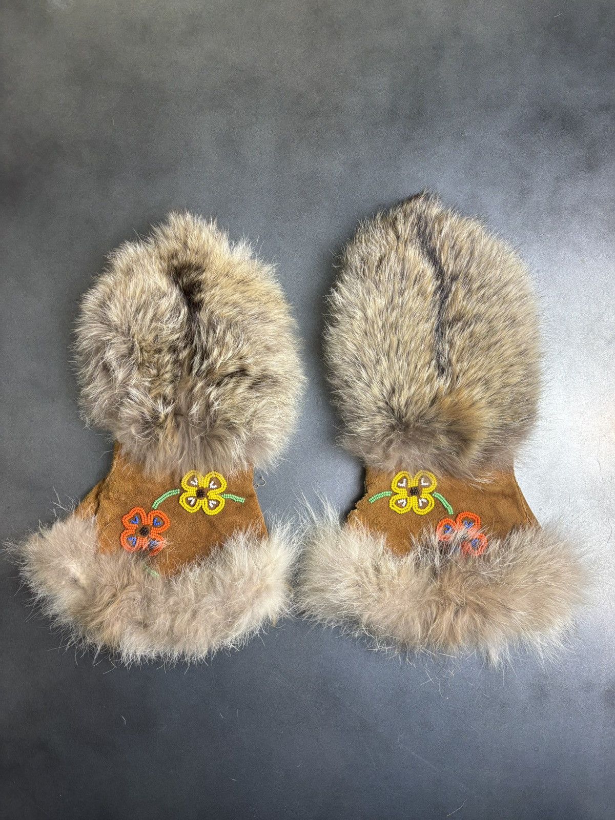 Native × Vintage Vintage Fur Mittens Beaded Gauntlets Indigenous American USA Size ONE SIZE - 3 Thumbnail