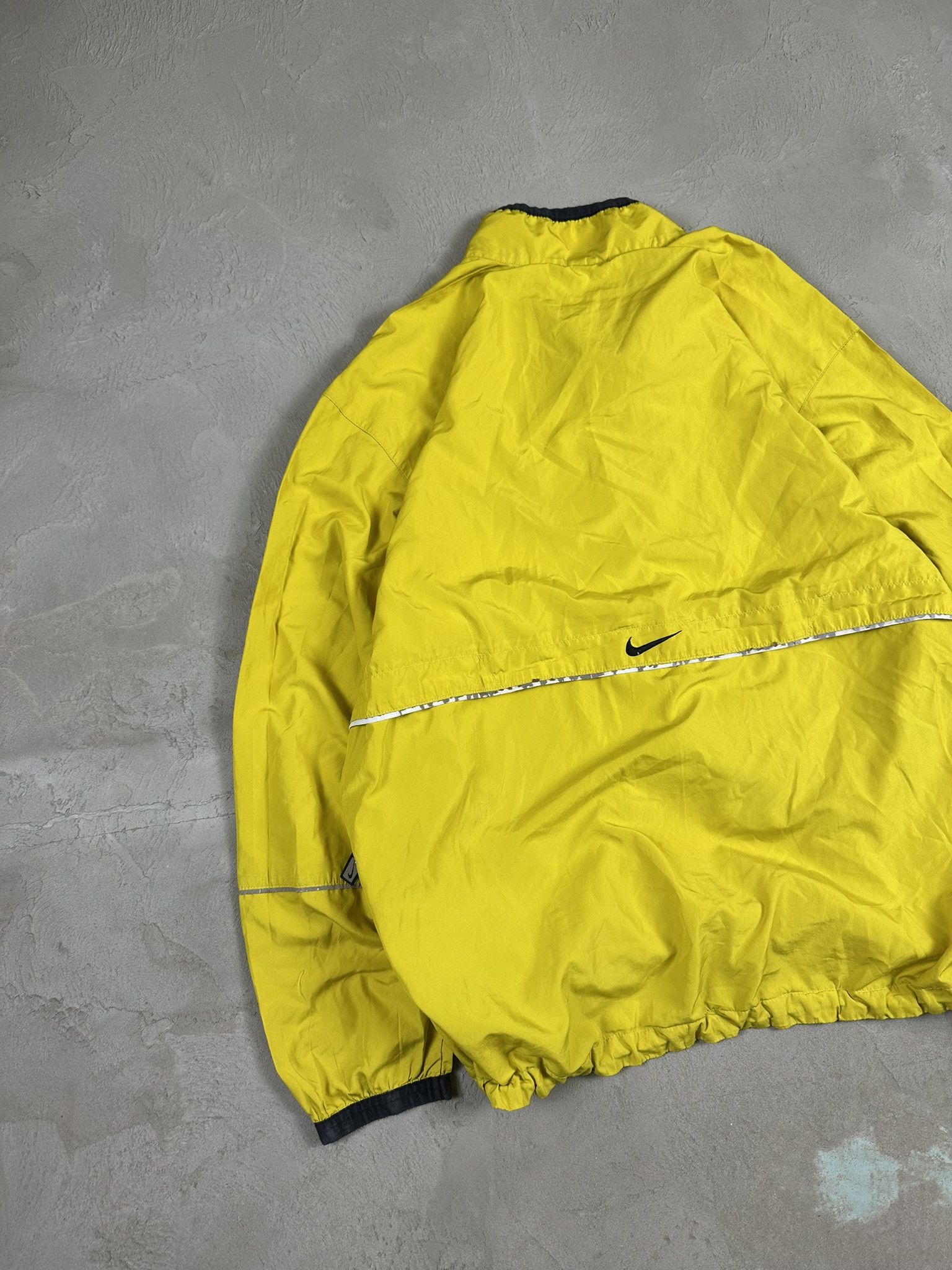 Nike 90s Vintage Nike Tracksuit Nylon Light Boxy Jacket Size US L / EU 52-54 / 3 - 11 Thumbnail