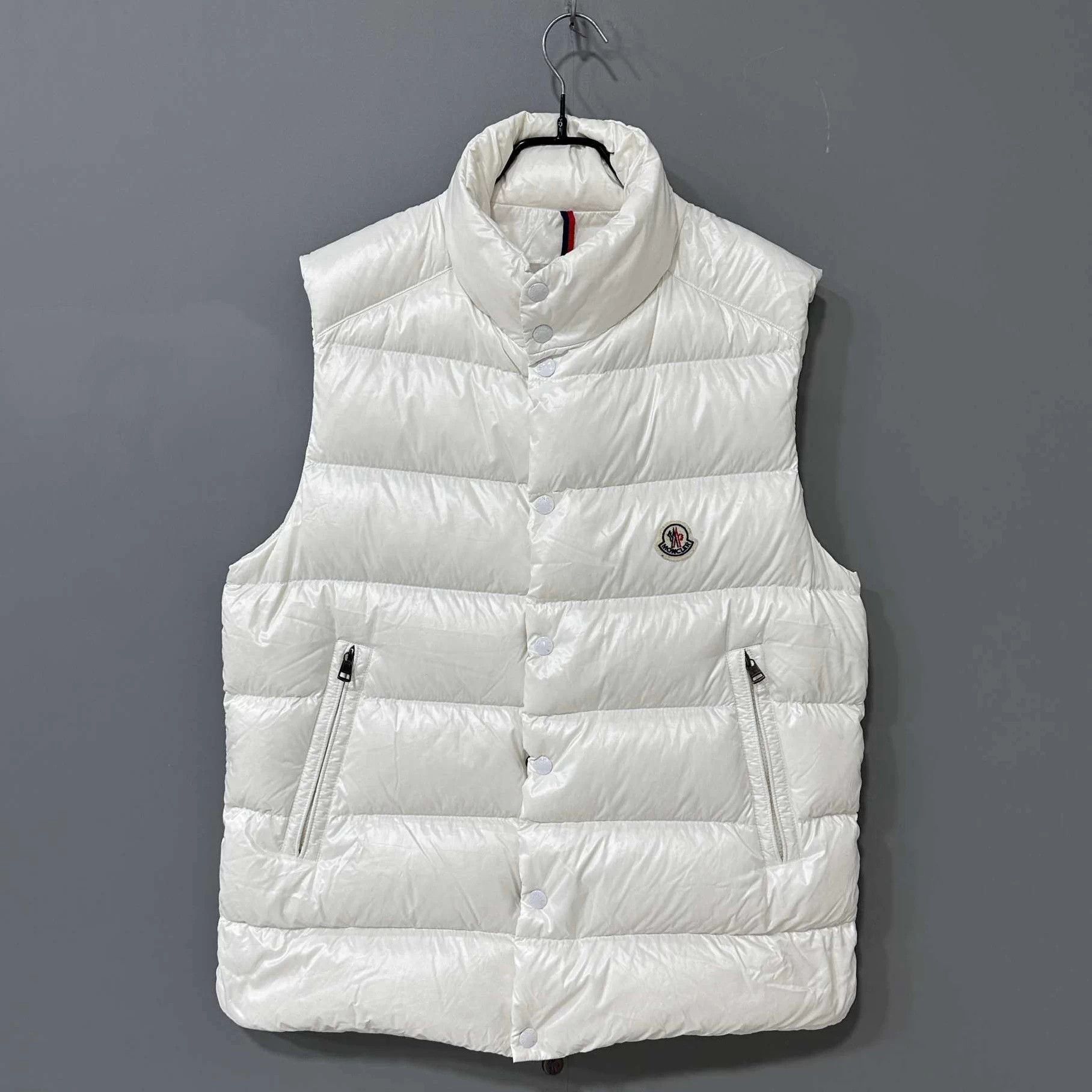 Moncler White Puffer Vest with Button Closure - Size M Size US M / EU 48-50 / 2 - 1 Thumbnail