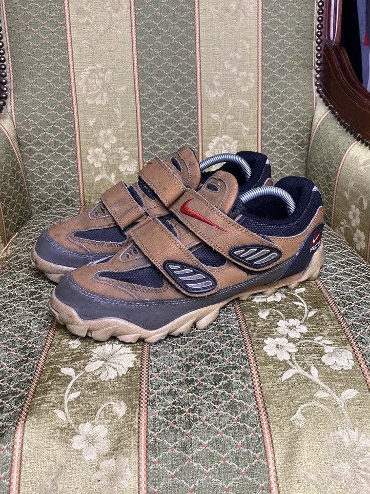 Japanese Brand × Nike ACG × Vintage Vintage Nike ACG Archival Outdoor Sneakers EUR 44 Size US 10 / EU 43 - 1 Thumbnail