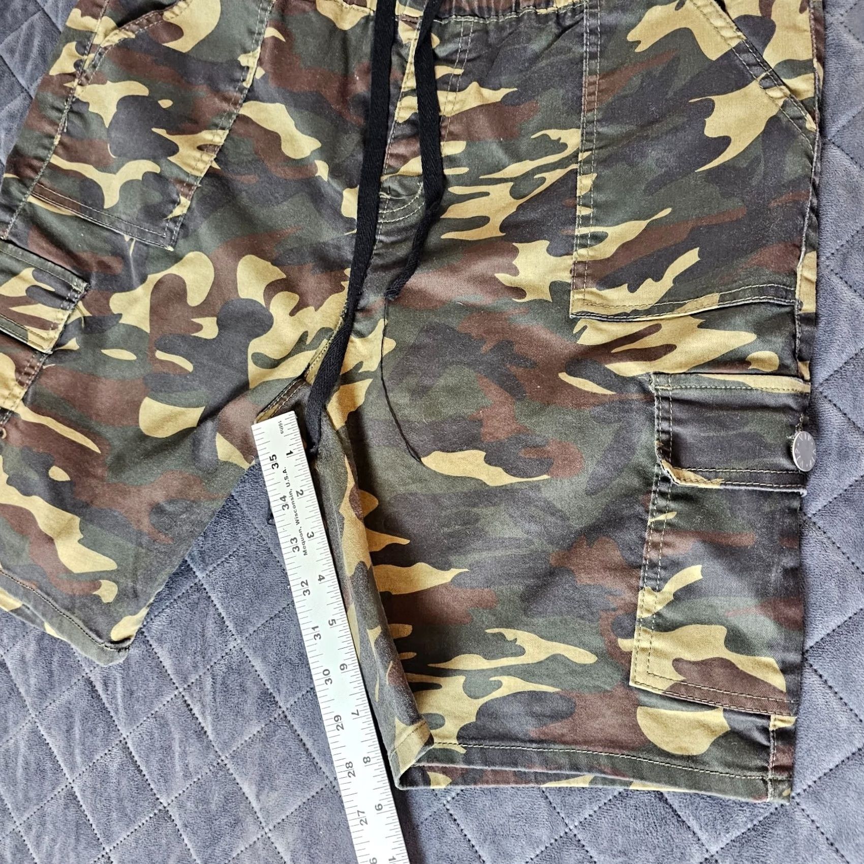 Vintage V.I.P Women's Cargo Shorts Camouflage Size 19/20 Elastic Waist Drawstring Pockets Cargo Green Cotton Blend Regular 34 in Waist Women Size 40" / US 18 - 6 Thumbnail