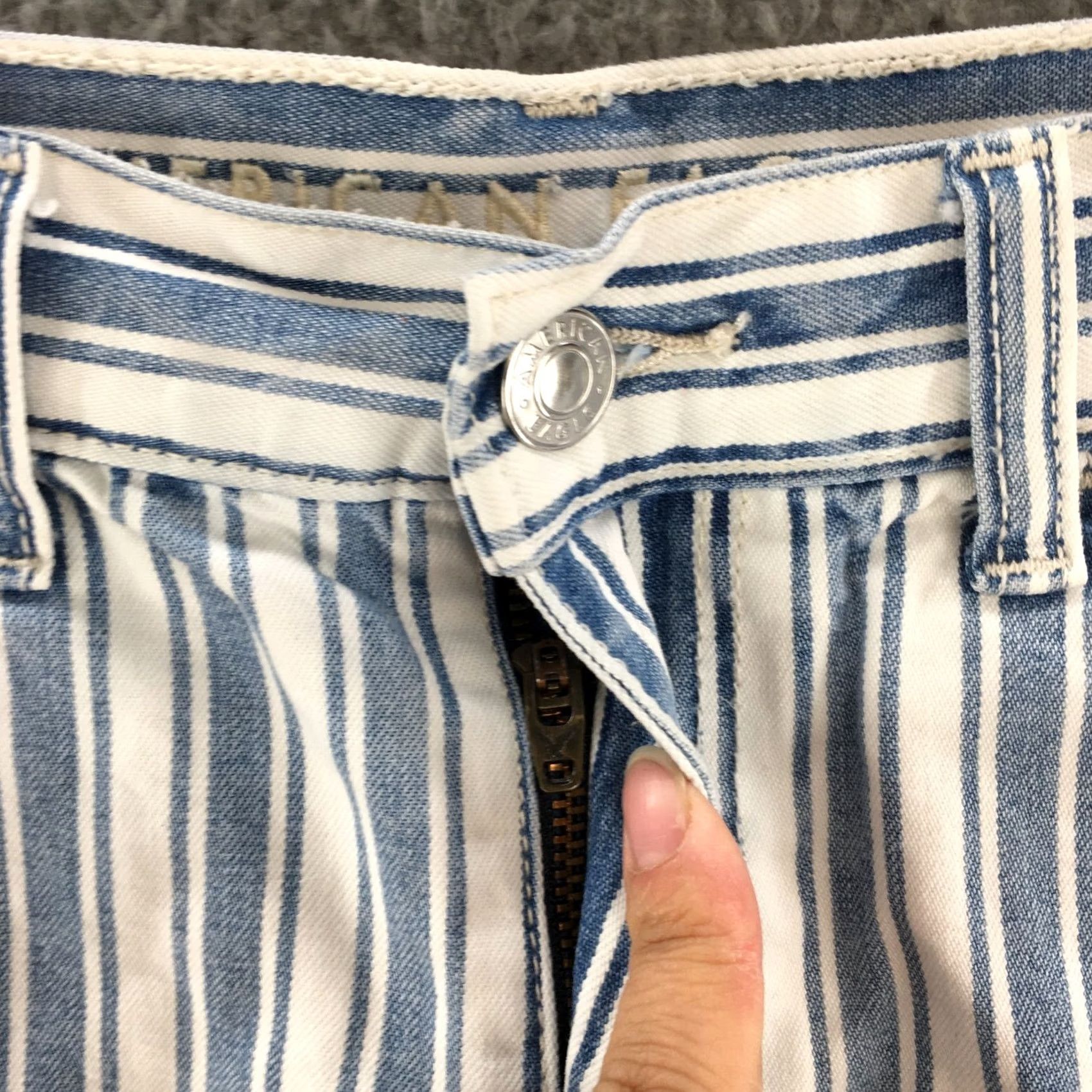American Eagle Outfitters American Eagle Outfitters Shorts Womens 8 Blue White Plaid High Rise Zip Fly Cuffed Cut-Off Denim 5-Pocket Classic Casual Size 30" / US 8 / IT 44 - 3 Thumbnail