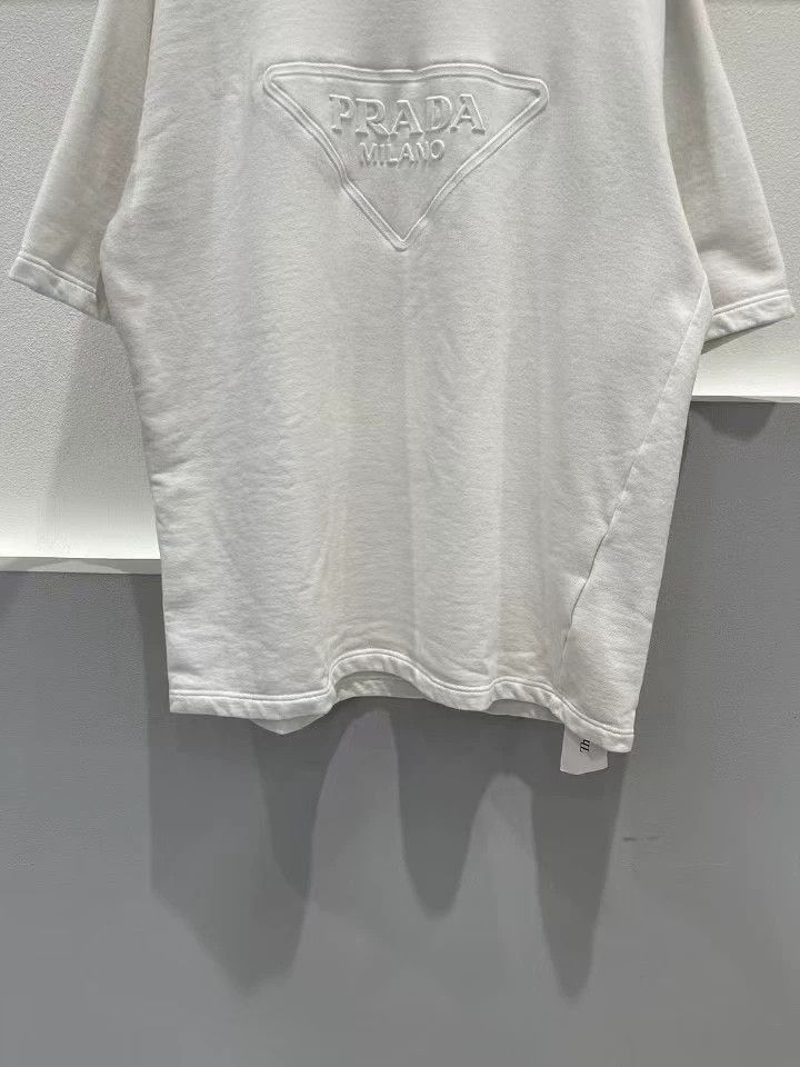Prada Prada White relief letter logo short sleeves 2501-Nextarrow Size US M / EU 48-50 / 2 - 4 Thumbnail