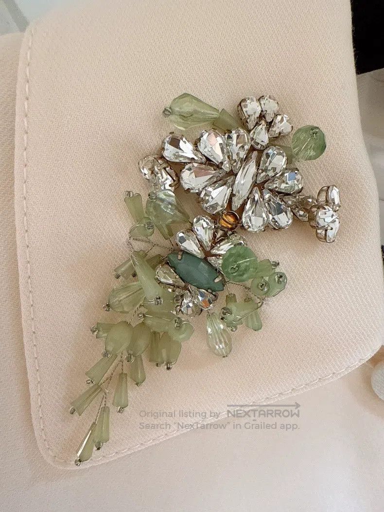 Valentino Valentino Gemstone ordinary flower milky white yang Size M / US 6-8 / IT 42-44 - 5 Thumbnail