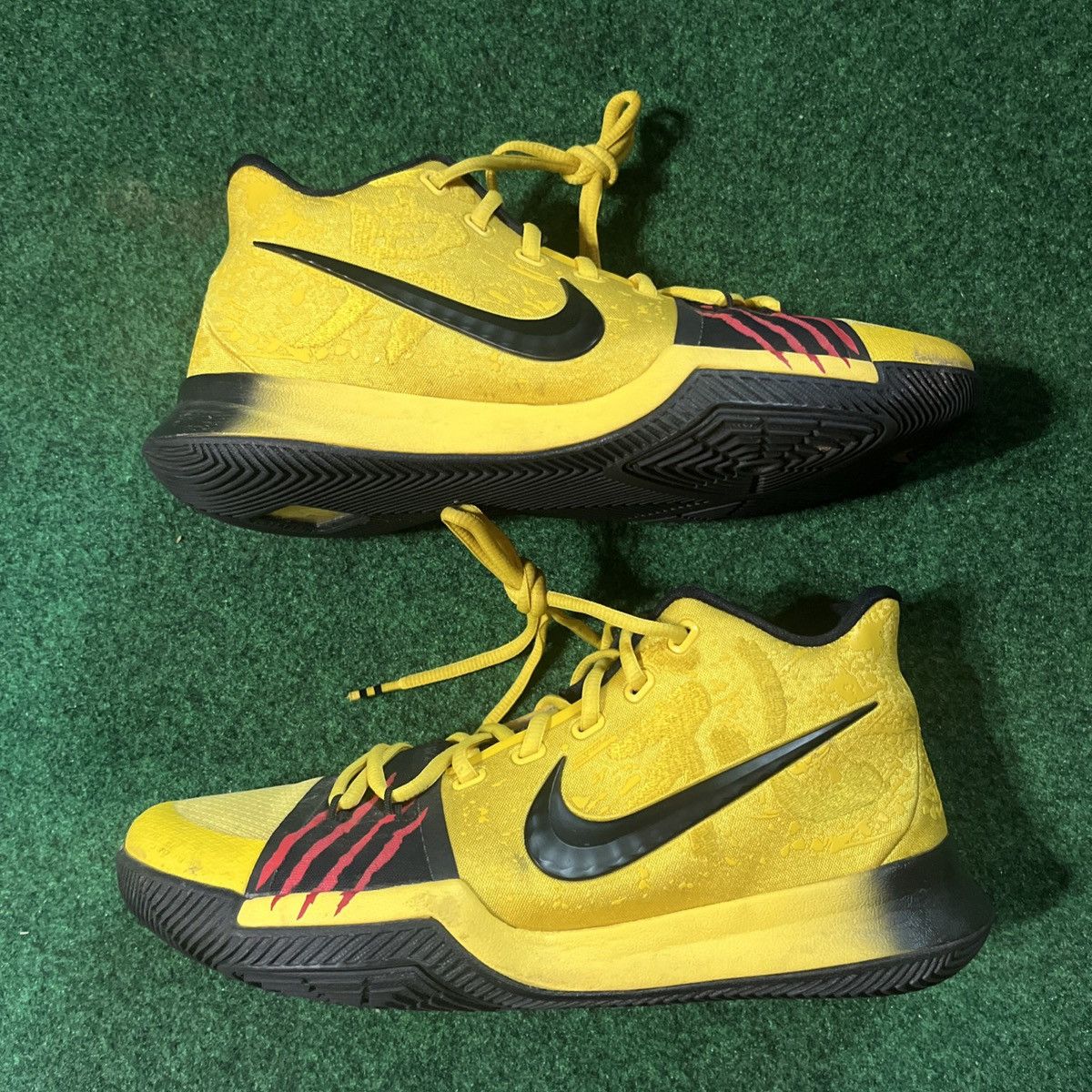 Nike Kyrie 3 Mamba Mentality Size US 10 / EU 43 - 1 Thumbnail