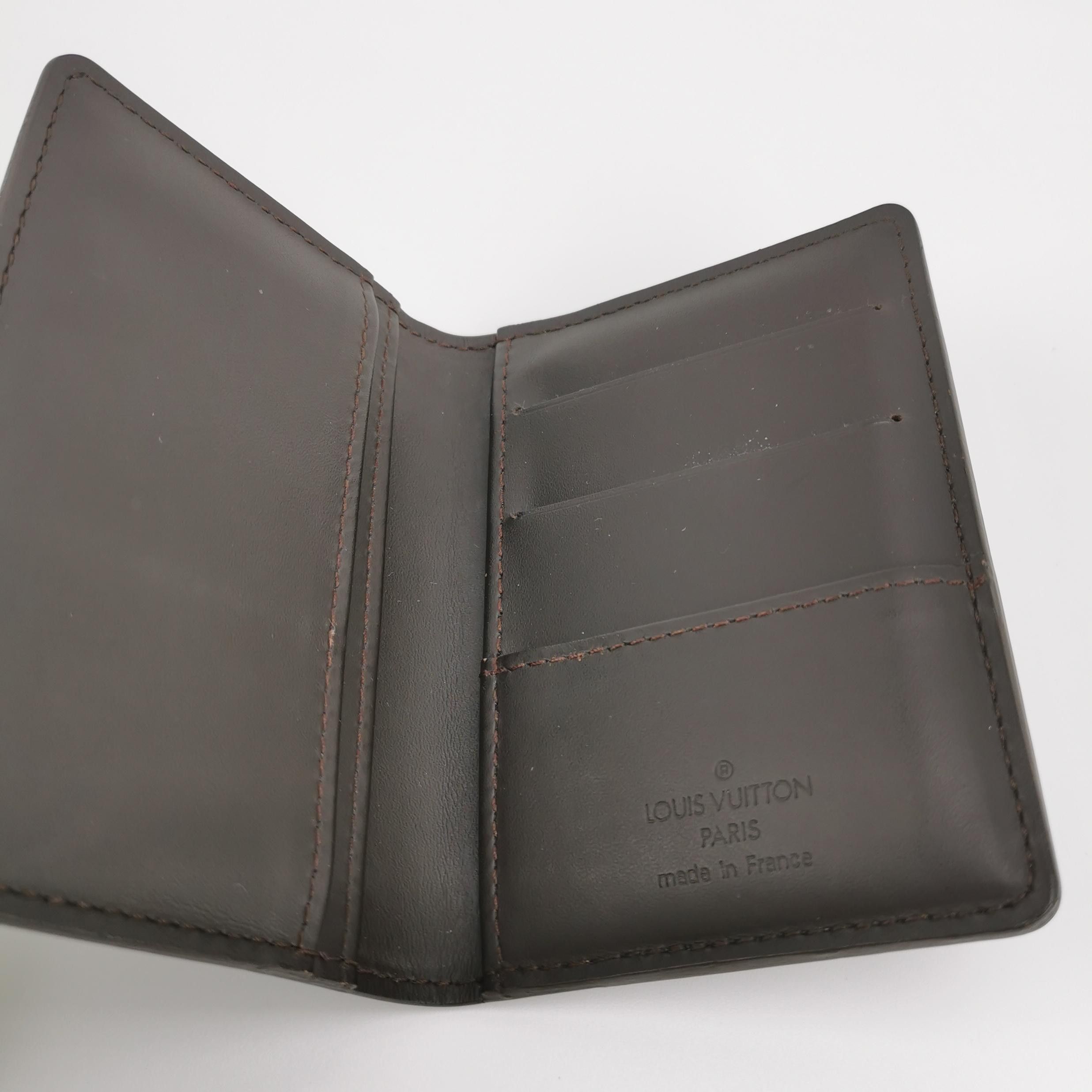 Louis Vuitton Louis Vuitton (LV) Cowhide Letter Logo Folding Card Holder Size ONE SIZE - 3 Thumbnail