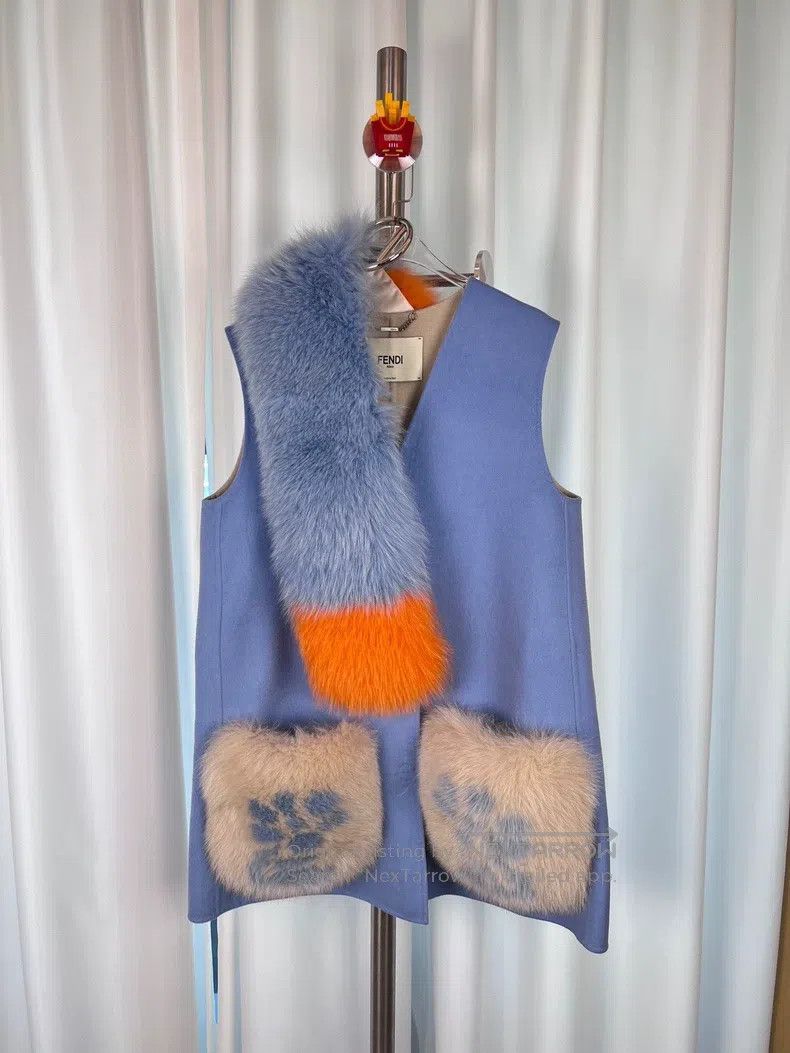Fendi Fendi Cashmere coat, waistcoat, fur pocket Size XS / US 0-2 / IT 36-38 - 1 Thumbnail