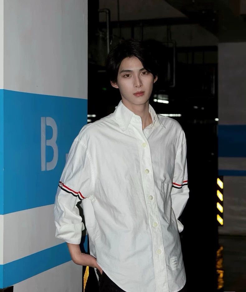 Thom Browne Thom Browne Classic two-sleeved shirt Size XS / US 0-2 / IT 36-38 - 9 Thumbnail