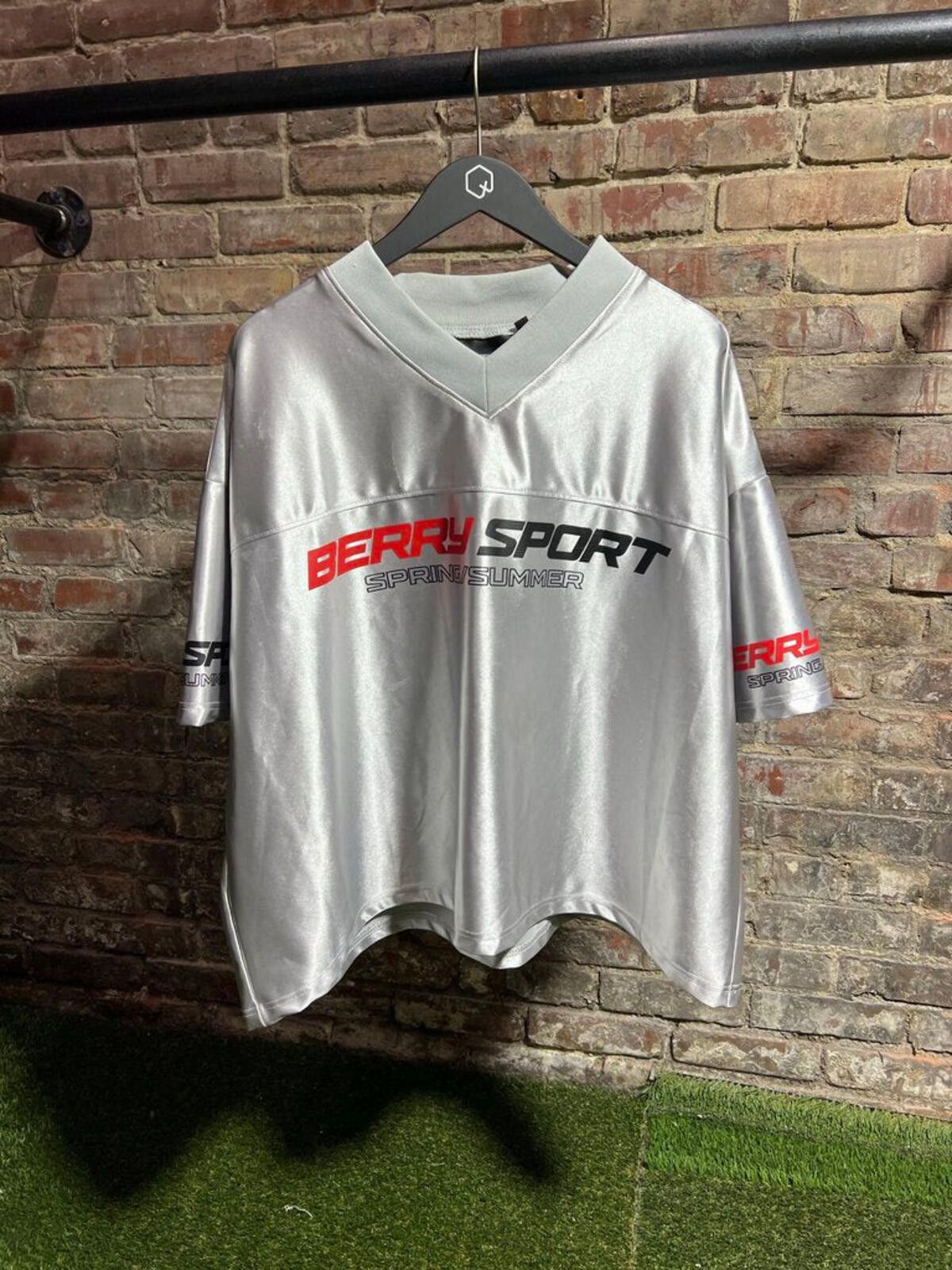 The GV Gallery GV Gallery Berry Sport Football Jersey Sz. M Size ONE SIZE - 1 Thumbnail
