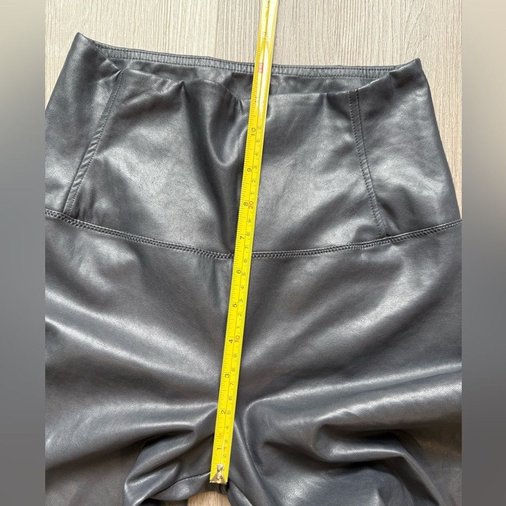 Aritzia Wilfred Charcoal Daria Pants Vegan Leather Leggings Size 28" / US 6 / IT 42 - 7 Thumbnail