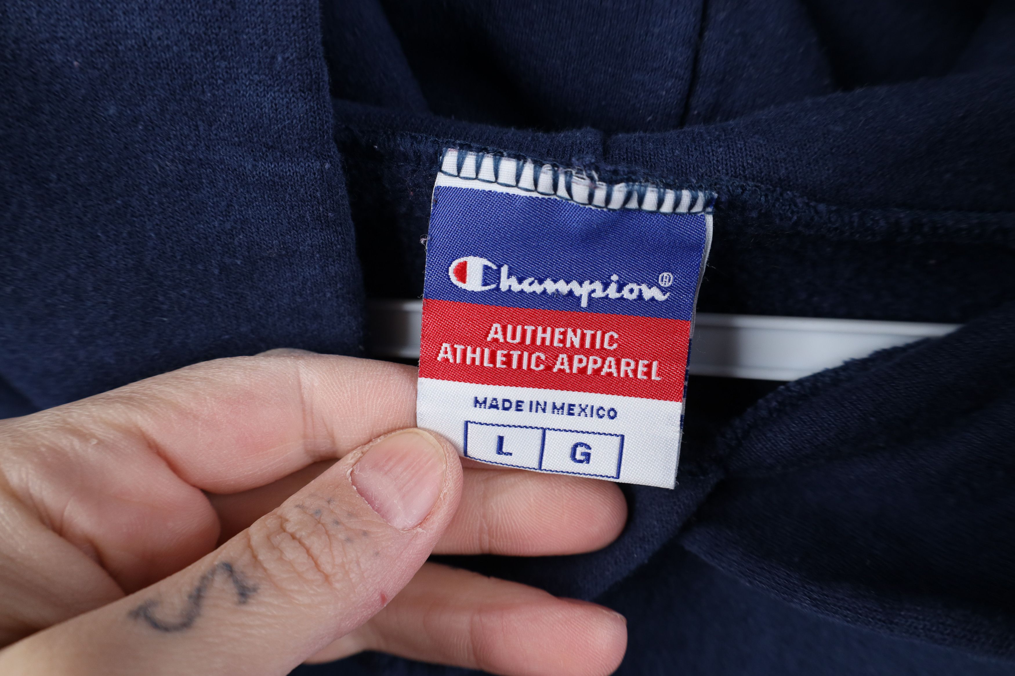 Champion Vintage 90s Champion Spell Out Hoodie Sweatshirt Navy Blue Size US L / EU 52-54 / 3 - 12 Thumbnail