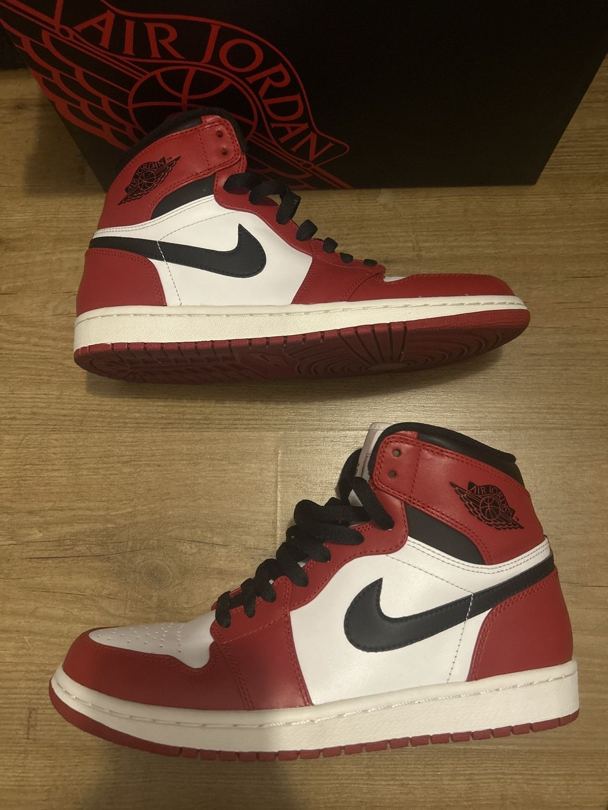 Jordan Brand Jordan 1 Retro Chicago Size US 8.5 / EU 41-42 - 1 Thumbnail
