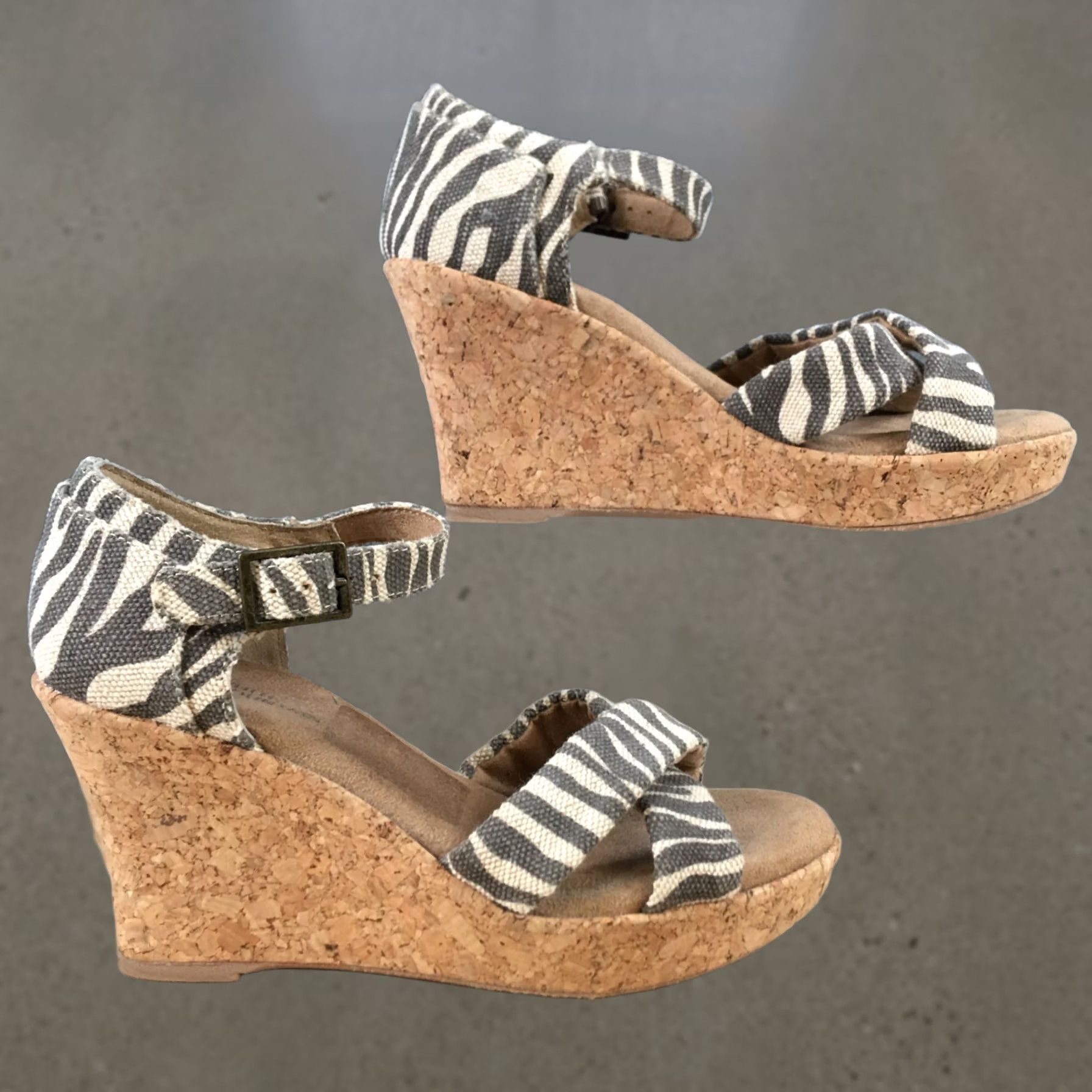 Vintage White Mountain Outshine Sandals Strappy Cork Wedge Gray White Womens 5.5M Shoes Size US 6 / IT 36 - 1 Thumbnail