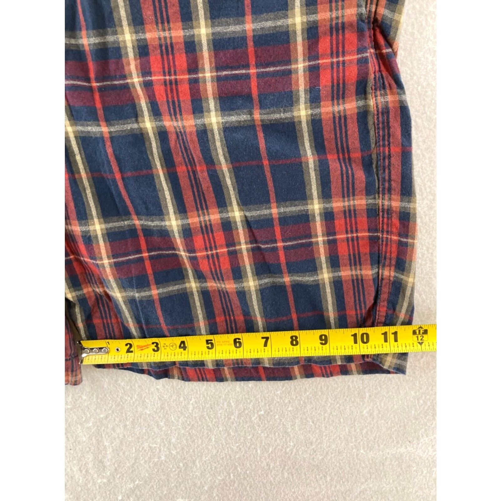 Izod Izod Shorts Mens 34 Plaid Flat Front Multicolor Size US 34 / EU 50 - 5 Thumbnail