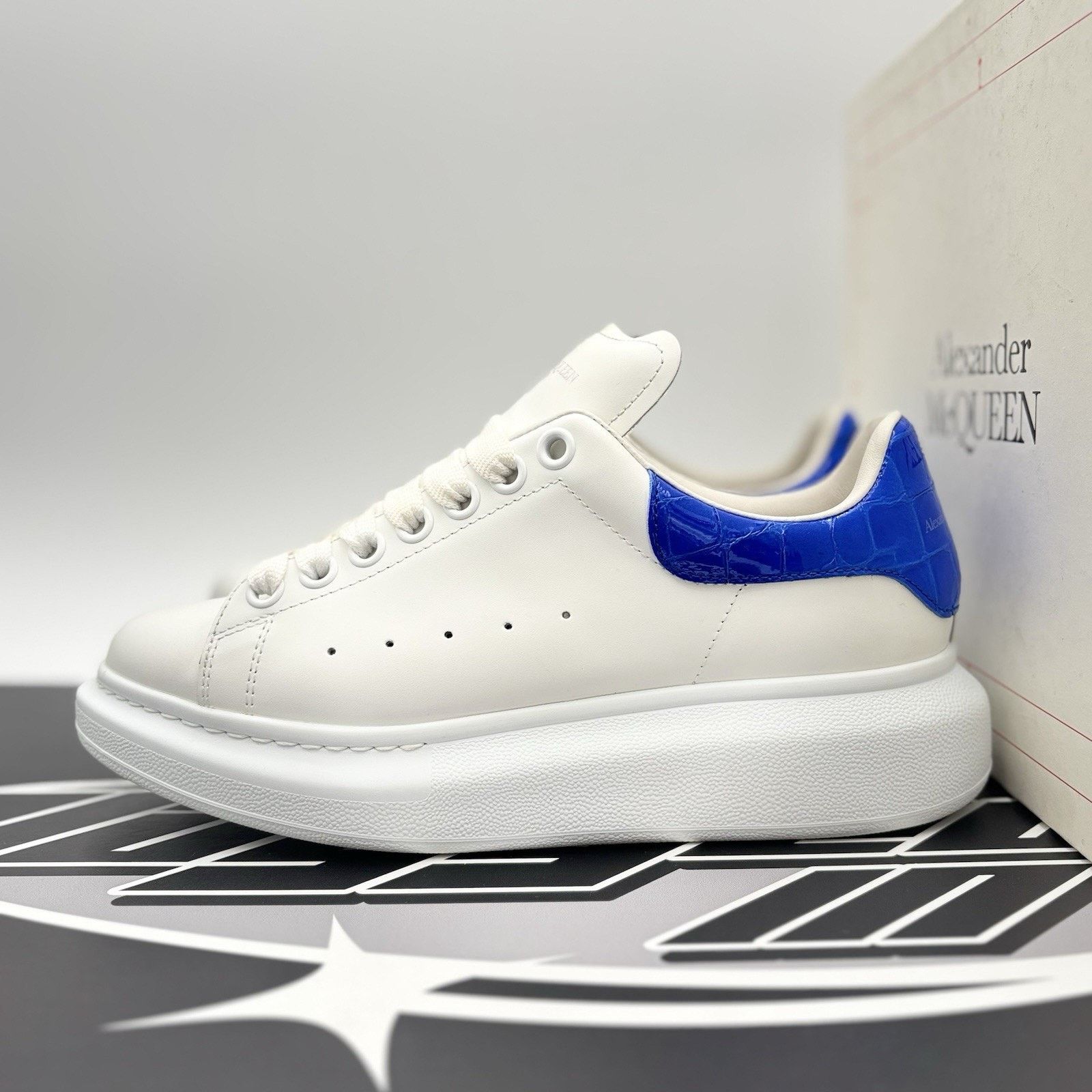 Alexander McQueen Alexander McQueen Oversized ' White Ultramarine' | GREAT! Size US 8 / IT 38 - 1 Thumbnail